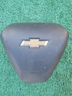 2016-2017 Chevrolet Cruze Black Steering Wheel Airbag Cover with Bowtie Emblem